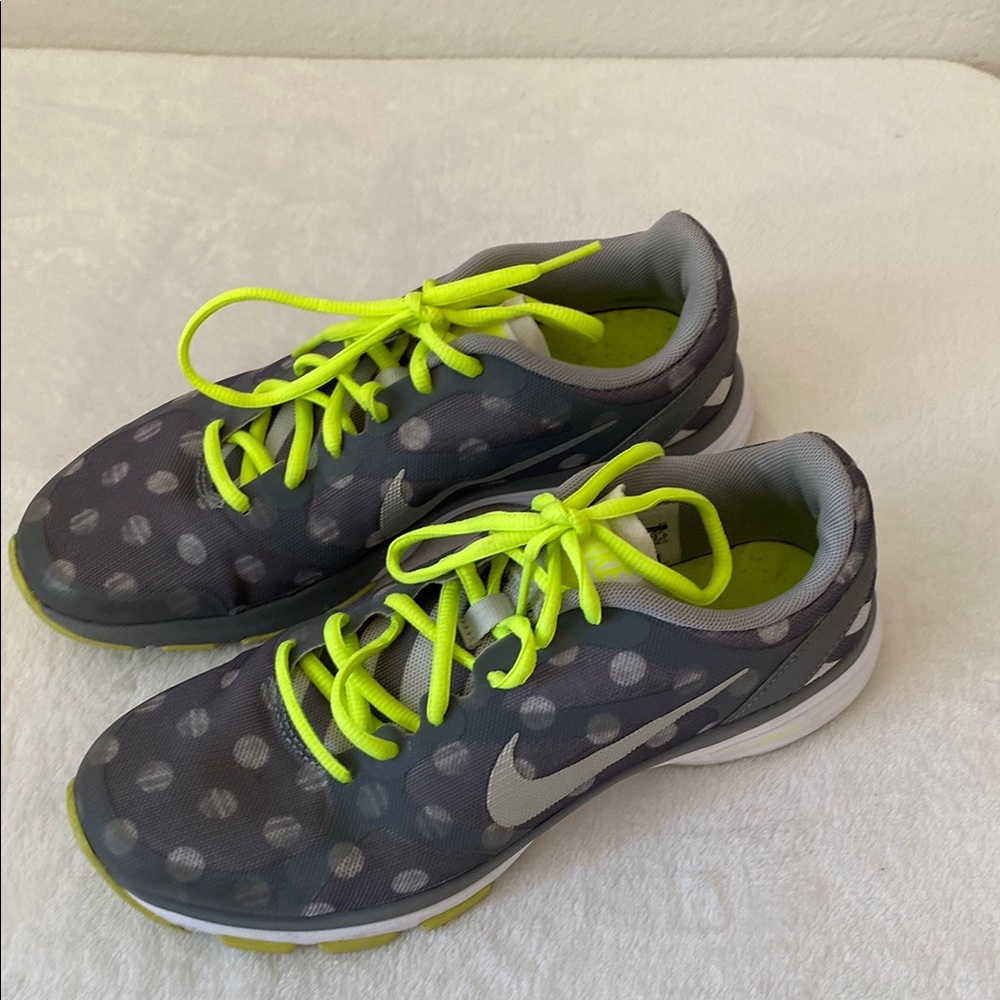 Nike Gray and Green Sneakers with Modern Design